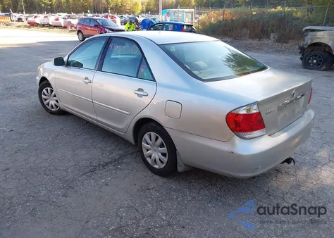 2005 Toyota Camry Std z USA, uszkodzony, nr VIN 4T1BE32K55U969766
